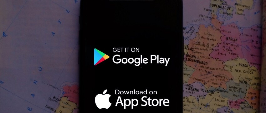 Điện thoại hiển thị biểu tượng tải ứng dụng trên Google Play và App Store