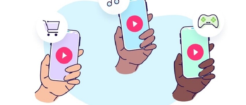 Minh họa người dùng cầm điện thoại xem quảng cáo video trong ứng dụng mua sắm, âm nhạc và game